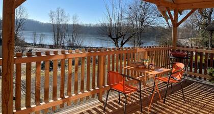 The lumberjack log cabin