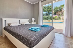 4 quartos, ferros/tábuas de passar roupa, Wi-Fi, roupa de cama