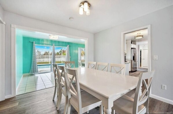 Dining - Welcome to the Hacienda South! Only 15 Min. From the Beach! (Port St. Lucie)