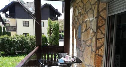 Apartment Una - Cosy one-bedroom apartment, walking distance from the Lake!