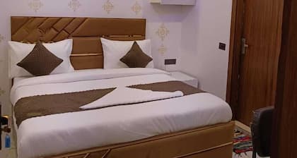 Roomshala 061 NK Residency