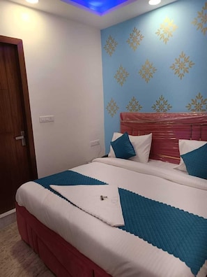 Deluxe Room | 1 bedroom, desk, soundproofing, free WiFi - Roomshala 061 NK Residency (New Delhi)