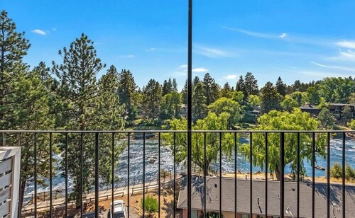 Riverview Pet Friendly Condo in Downtown Bend