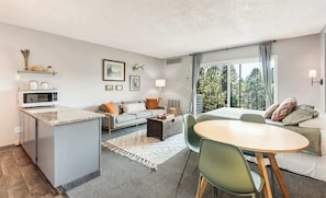 Interior - Riverview Pet Friendly Condo in Downtown Bend (Bend)