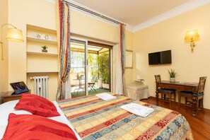 Rom – deluxe | 1 soverom, skrivebord, wi-fi (inkludert) og sengetøy