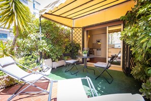 Deluxe Room | Terrace/patio