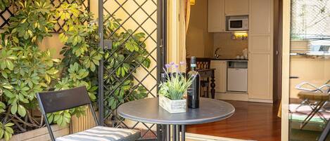 Habitación clásica | 1 dormitorio, escritorio, wifi gratis y ropa de cama