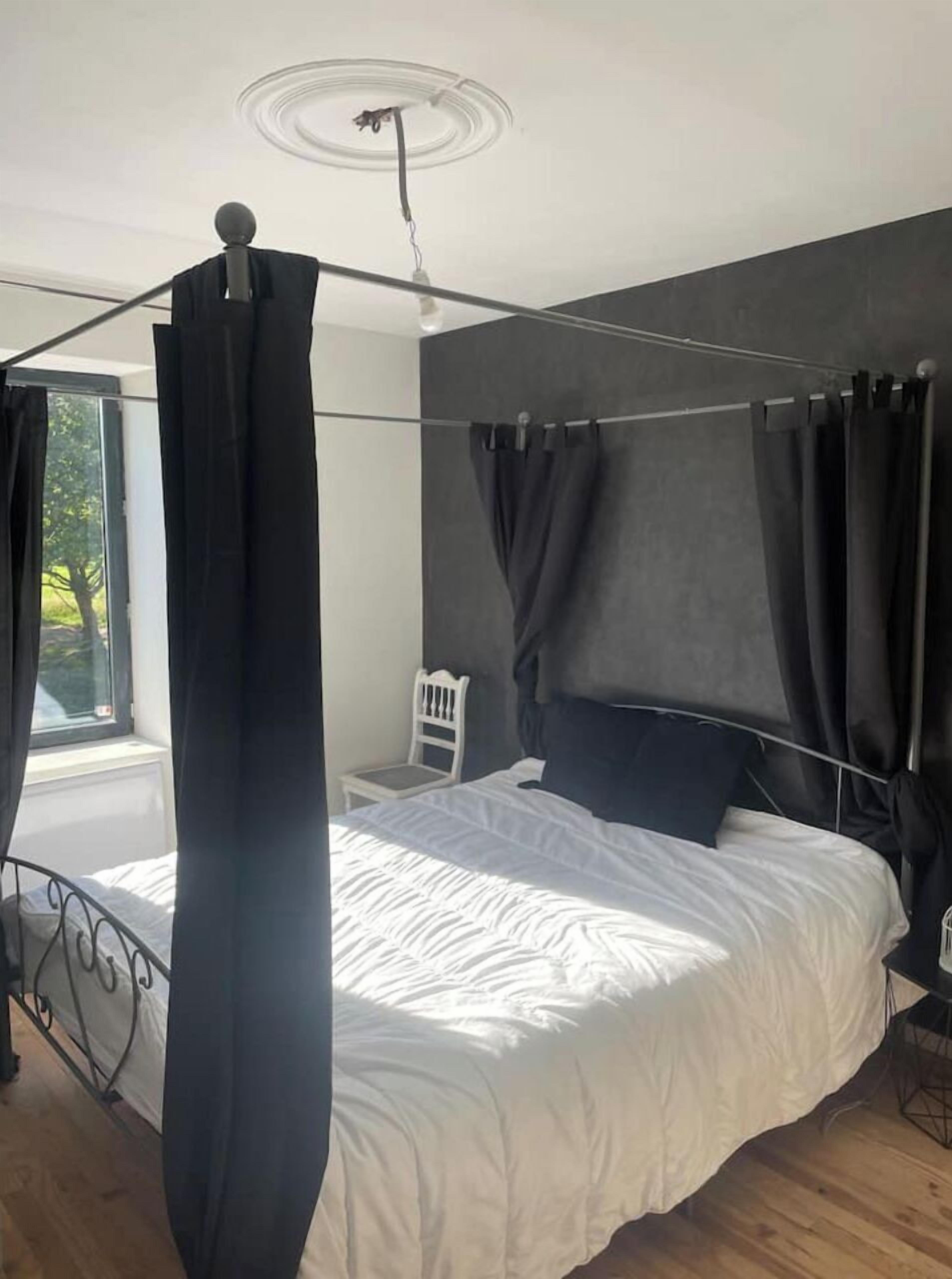 4 quartos, ferros/tábuas de passar roupa, Wi-Fi, roupa de cama