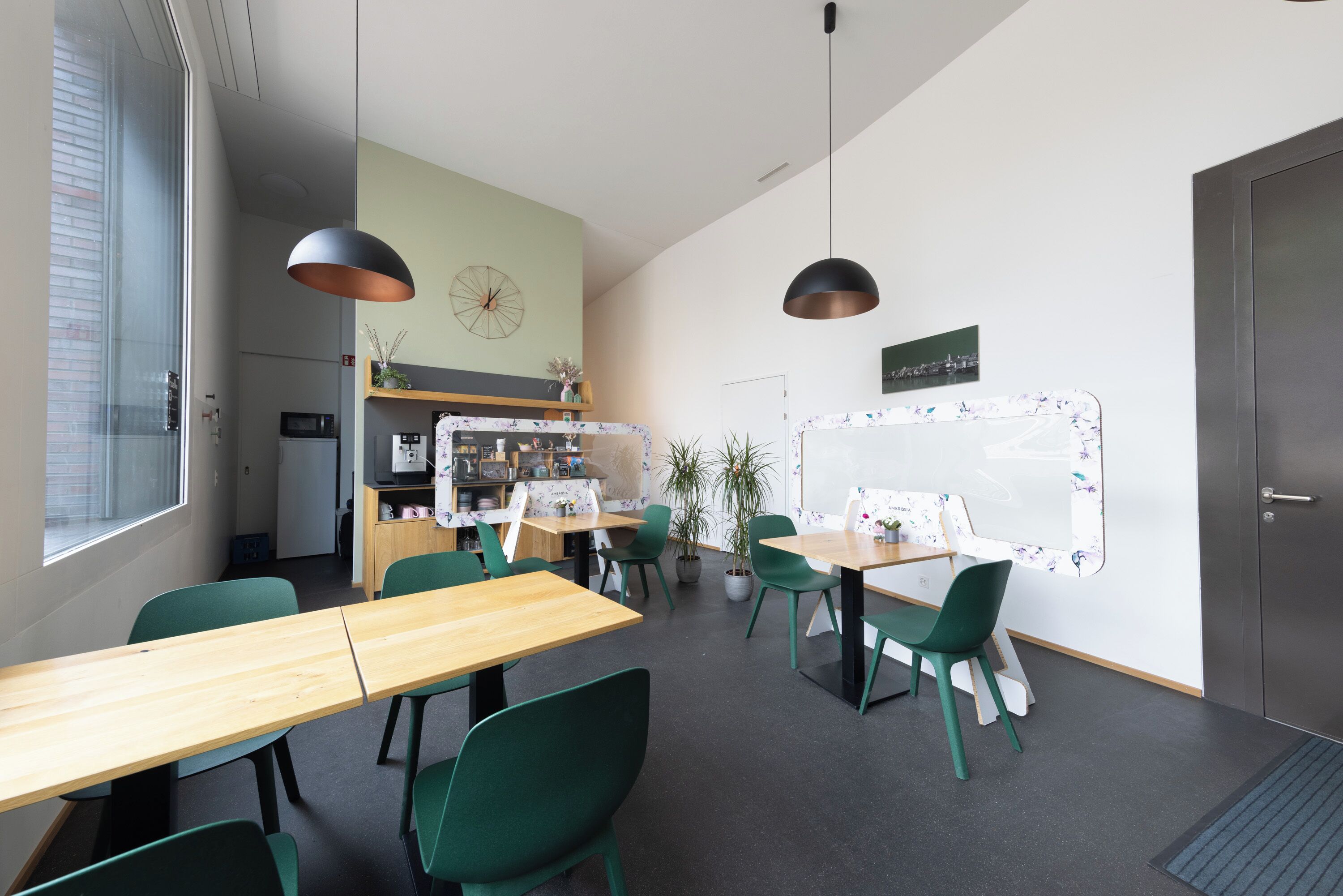 Petit déjeuner composé de spécialités régionales (15 CHF par personne)