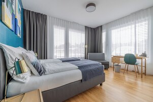 패밀리룸 | 1 개의 침실, 메모리폼 침대, 책상, 노트북 작업 공간