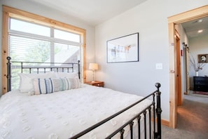 3 bedrooms, iron/ironing board, WiFi, bed sheets - Edgewater Cabin on the Fraser River | 3BR, Sleeps 7 | Hot Tub, Pool, Pets OK (Granby)