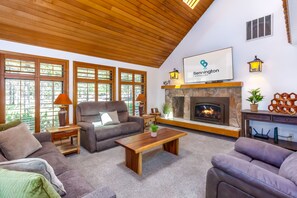 TV, caminetto, videogiochi, tavolo da ping pong