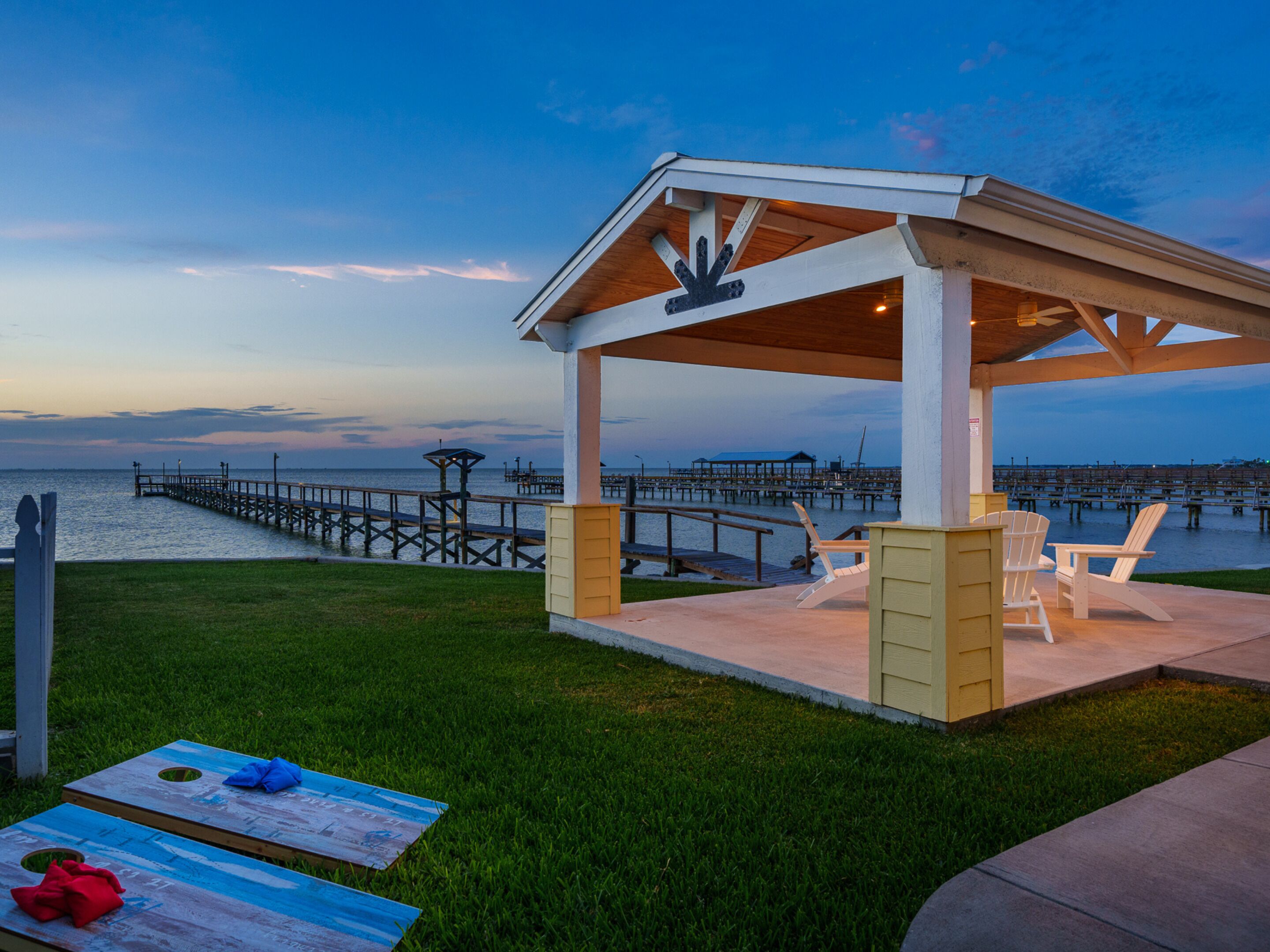 The Castaway | Perfect Backyard + Private Pier!