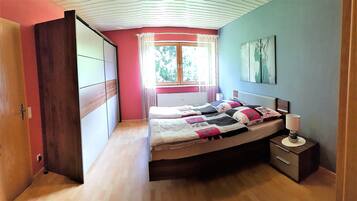 1 bedroom, in-room safe, iron/ironing board, free WiFi