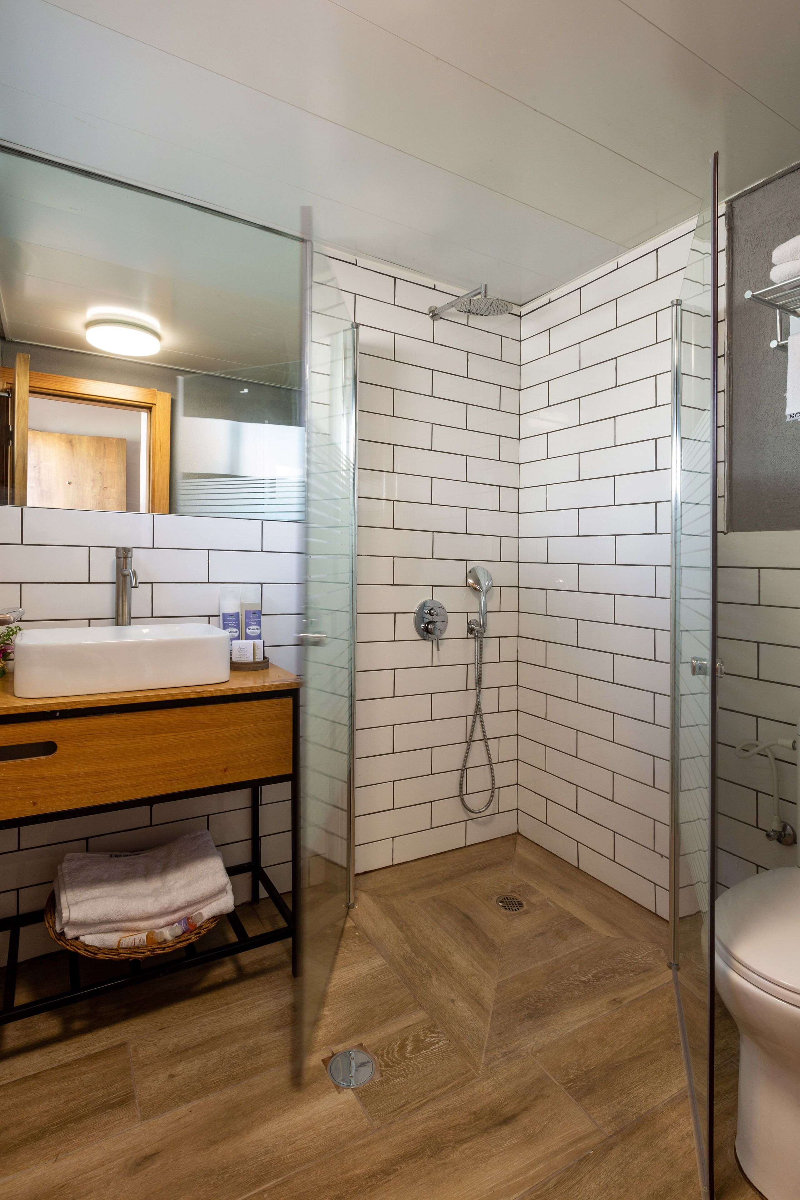 Desert Garden Room | Bathroom | Shower, free toiletries, towels, soap