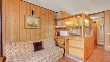 Appartement Familial, 1 chambre (Appartamento Bareu Mountain View) | Salle de séjour | Télévision de 21 pouces avec chaînes numériques