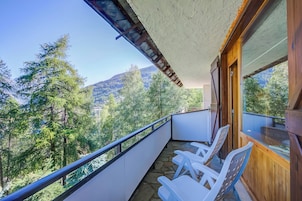 Family Apartment, Multiple Bedrooms (Appartamento Bareu Mountain View) | Balcony