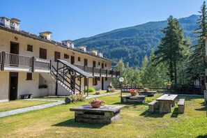 Family Apartment, Multiple Bedrooms (Appartamento Bareu Mountain View) | Outdoor dining - Appartamento Bareu Mountain View (Sauze d'Oulx)