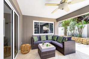 Terrace/patio - Pool * FREE BBQ * near Palm Beach (Noord)