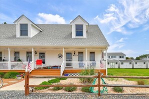 Exterior - The Mermaid Lounge on Chincoteague island! (Chincoteague Island)
