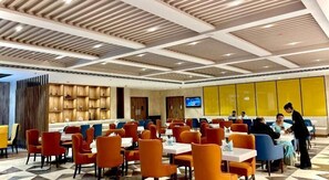 Petit déjeuner buffet (1000 INR par personne)