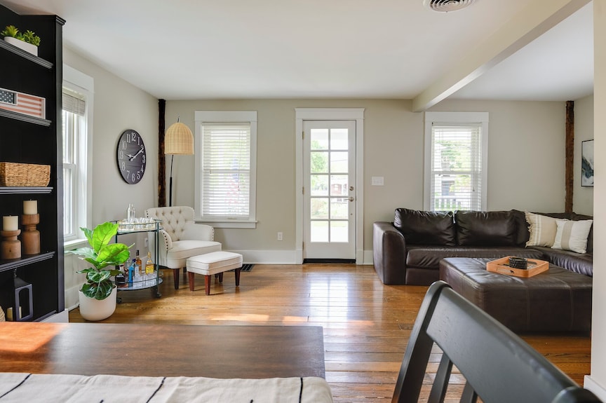 3 Blocks From The Falls Viewing Area In The Heart Of Downtown Chagrin Falls! - Bainbridge, OH