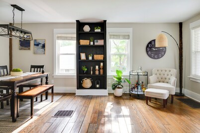 3 blocks from the falls viewing area in the heart of downtown Chagrin Falls!