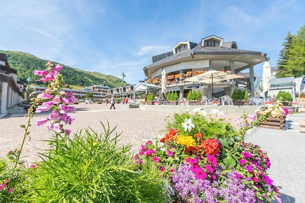 Familienapartment, Mehrere Schlafzimmer (Sestriere Terrace Apt Few Steps From) | Unterkunftsgelände