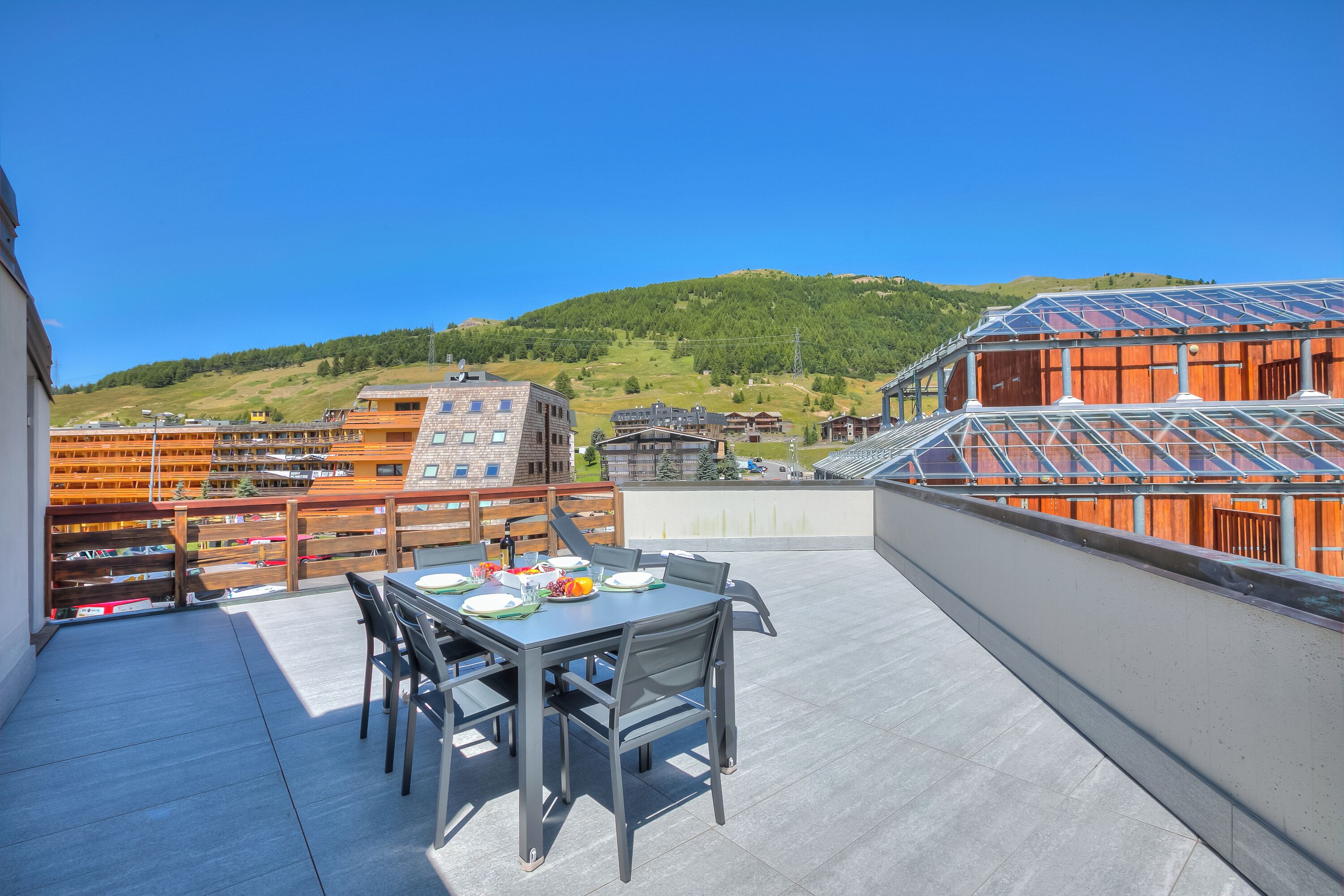 Familienapartment, Mehrere Schlafzimmer (Sestriere Terrace Apt Few Steps From) | Speisen im Freien