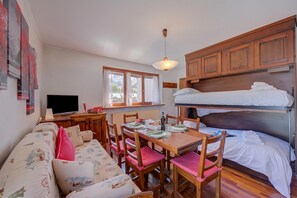 Family Apartment, Multiple Bedrooms (Sestriere Terrace Apt Few Steps From) | 1 bedroom, free WiFi, bed sheets - Sestriere Terrace Apt Few Steps From Ski (Sestriere)
