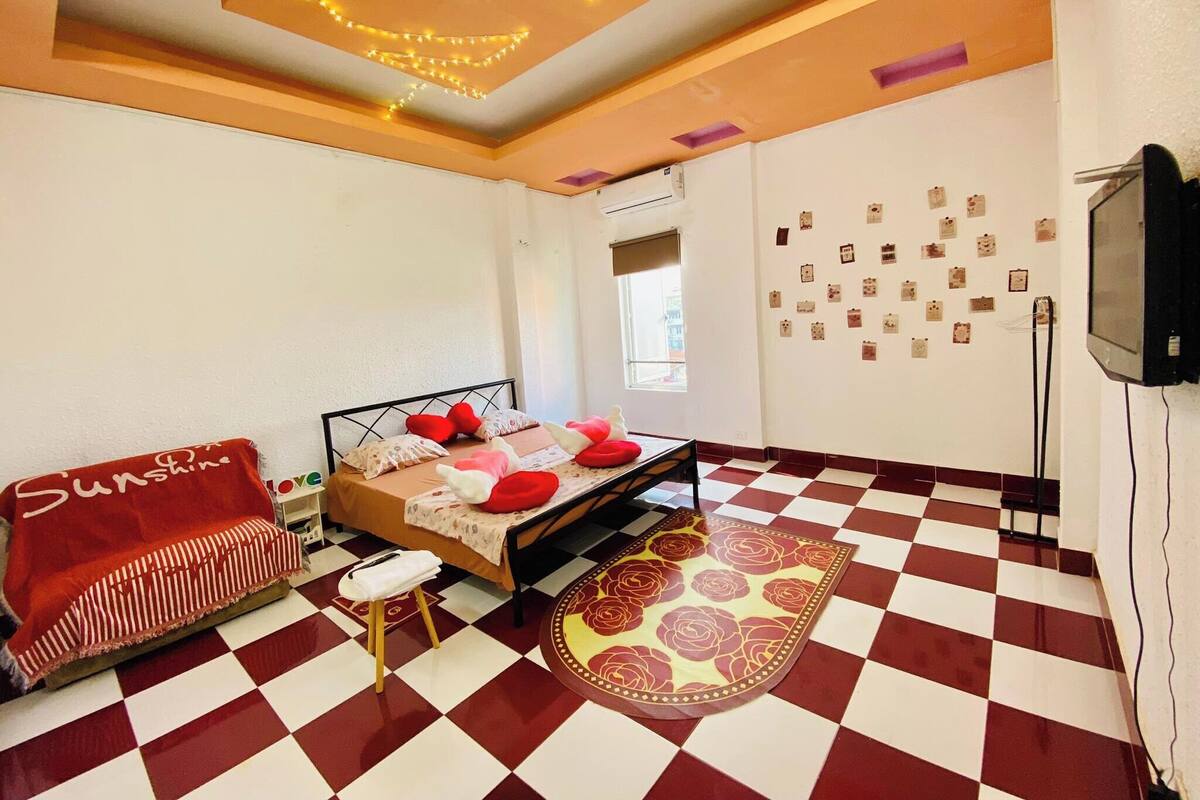 컴포트 쿼드룸 | 이집트산 면 시트, 고급 침구, 무료 WiFi