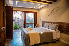 Habitación estándar, bañera de hidromasaje | Decoración individual, mobiliario individual, wifi gratis y ropa de cama