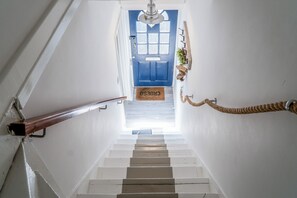 Smart TV, fireplace - Norton Cottage - 3 Bedroom Cottage - Tenby (Tenby)