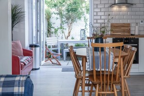 Smart TV, fireplace - Norton Cottage - 3 Bedroom Cottage - Tenby (Tenby)