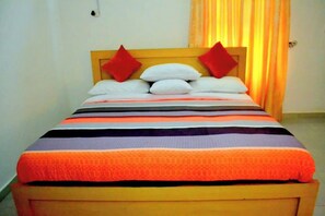 3 chambres, fer et planche à repasser, Wi-Fi gratuit, draps fournis