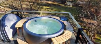 Beautiful Home w/ Hot Tub in a Private Lake Community