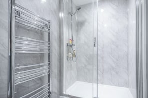 Shower, towels