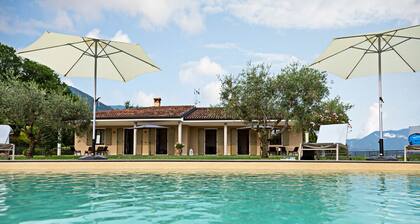 Regarda - "Villa Ida, Rodole Einheit" mit Stil und Liebe eingerichtet, mit Pool und Klimaanlage