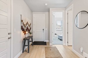 House, 5 Bedrooms | Interior