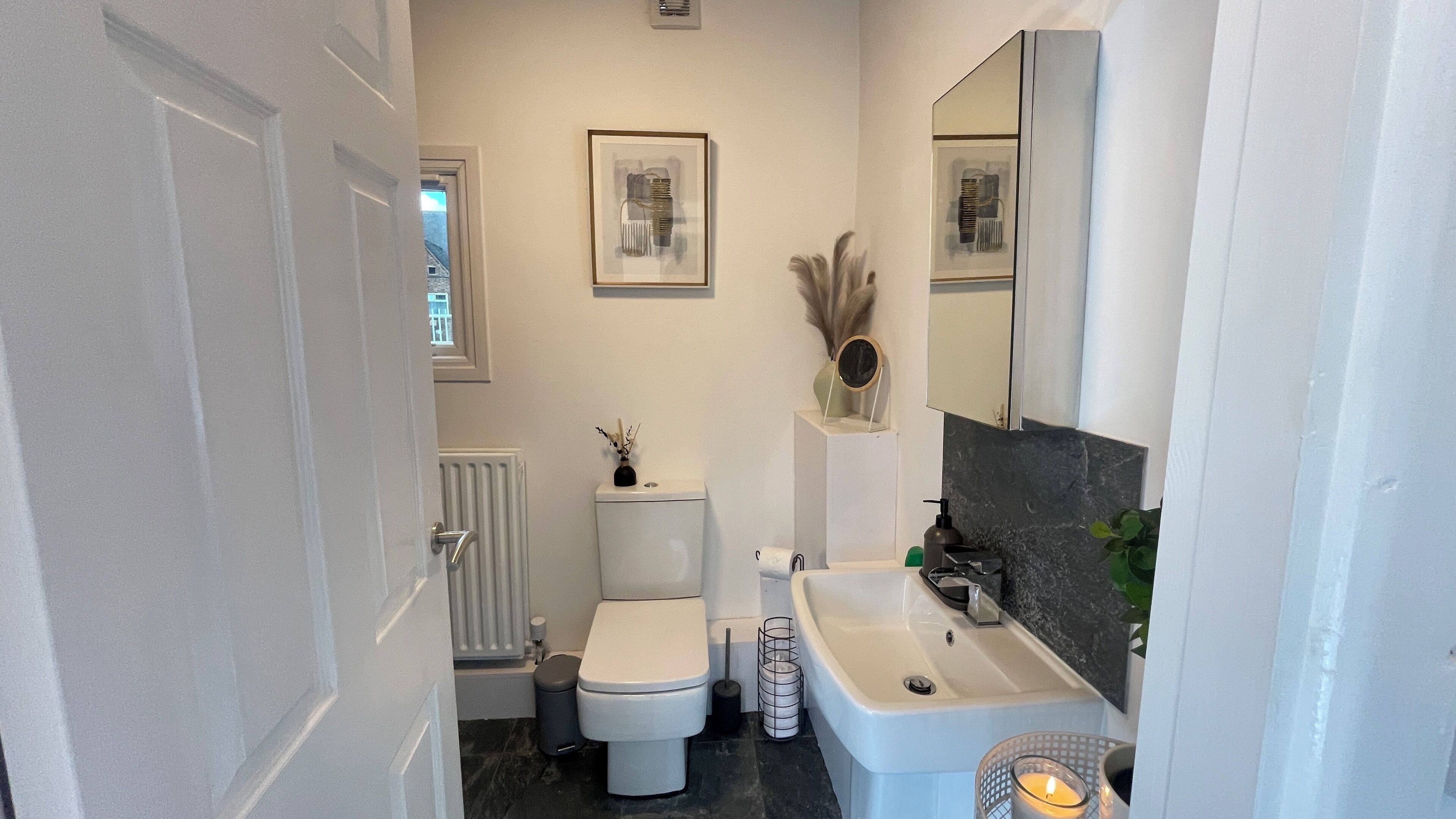 Dusch, hårtork, handdukar och tvål