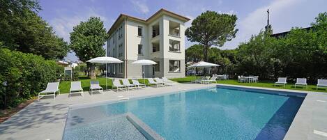 Seasonal outdoor pool