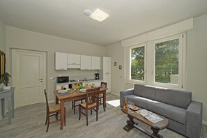 Classic-íbúð | Stofa | Sjónvarp