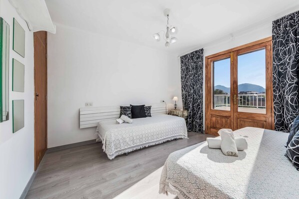 3 bedrooms, WiFi, bed sheets - Villa Muralla - Two Bedroom Villa, Sleeps 4 (Mallorca)