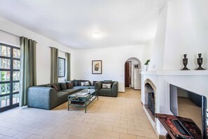 Living area - Casa Carmen - Four Bedroom Villa, Sleeps 8 (Lagoa)
