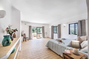 4 bedrooms, WiFi, bed sheets