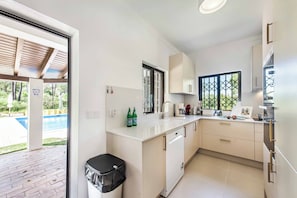 Fridge, microwave, oven, dishwasher - Casa Carmen - Four Bedroom Villa, Sleeps 8 (Lagoa)
