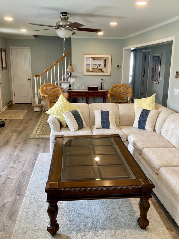 Smart-TV, Kamin, DVD-Player, Stereoanlage