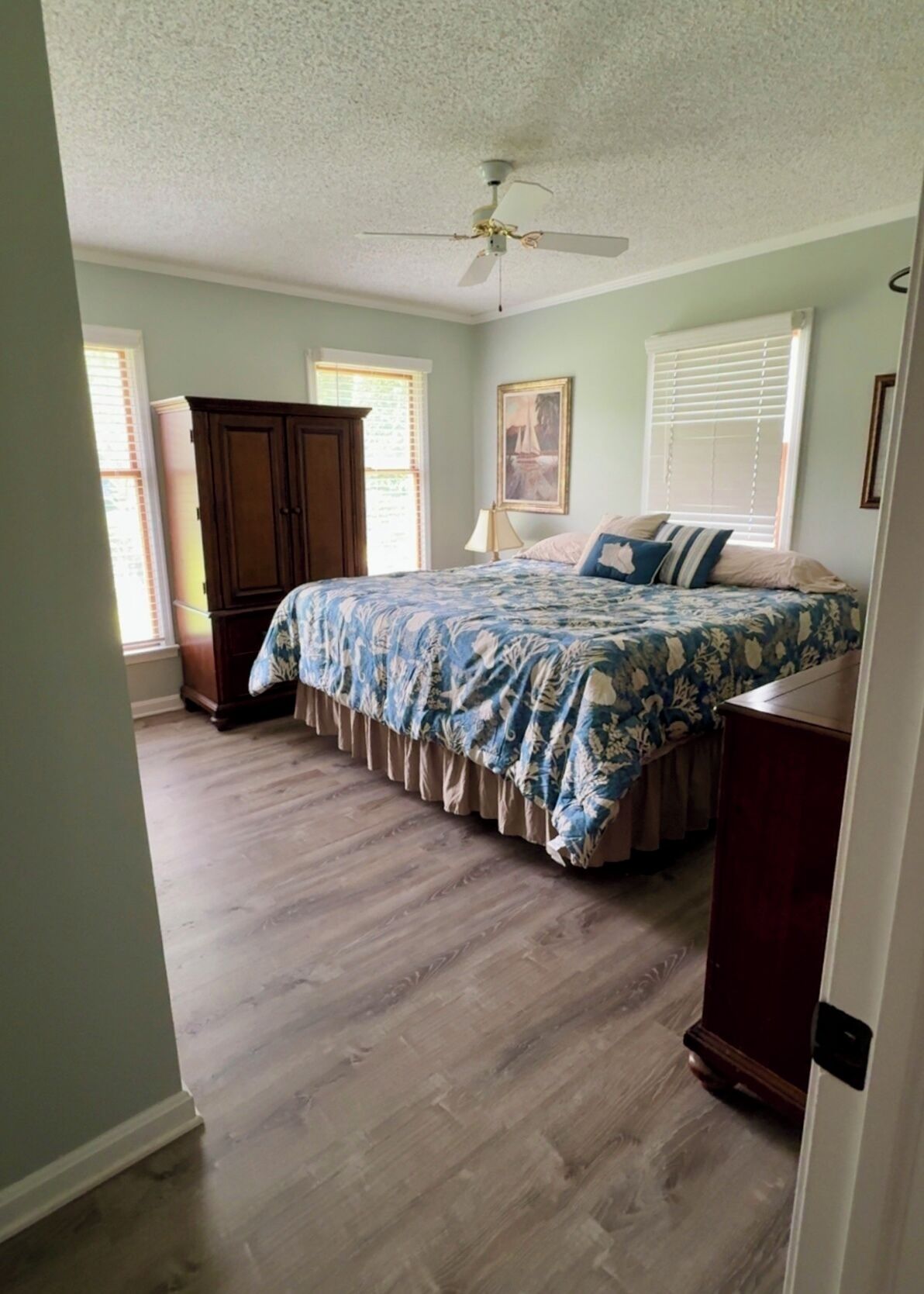 4 bedrooms, desk, free WiFi, bed sheets