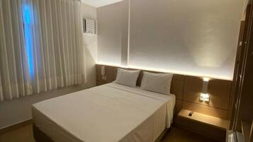1 habitación, minibar, escritorio y espacio para trabajar con laptop