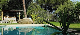 Nature Cabin on private estate and Coast Barcelona with Wellness.